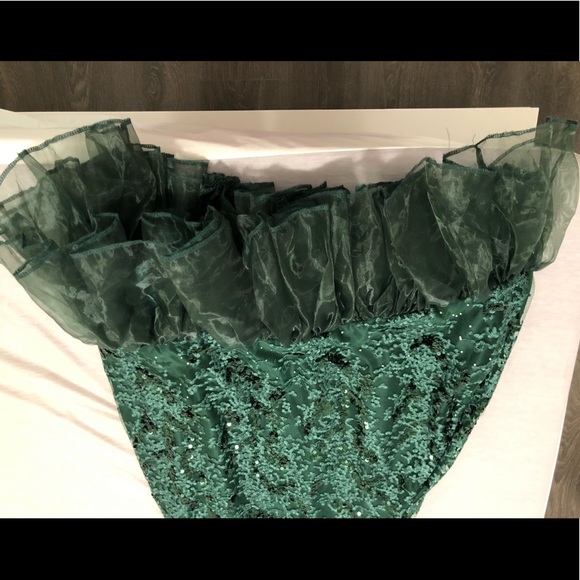 Size 2 sequened green 1 sleeve gown, handmade - Picture 3 of 3